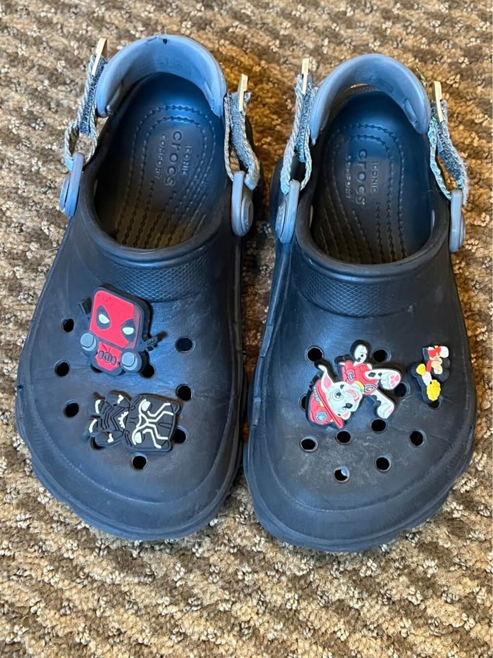 🔥🖤Crocs Classic all terrain clogs. Kids size 12. EUC!🖤🔥